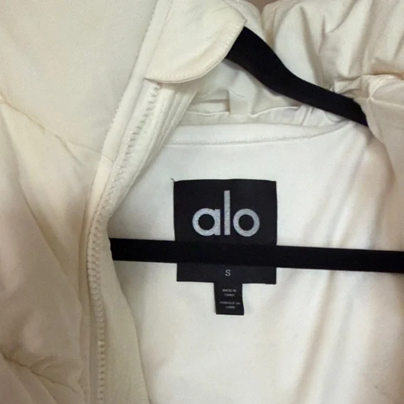 Alo Main Act Corset Puffer Jacket - Picture 7 of 8